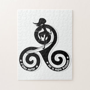 Surfer sur la vague bretonne (version femme) jigsaw puzzle