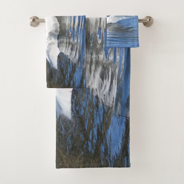 Swan with Spread Wings in Water Bath Towel Set (Insitu)
