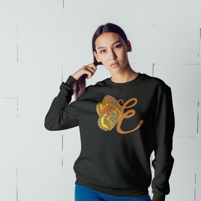 Sweatshirt t-shirt butterfly initial (Creator Uploaded)