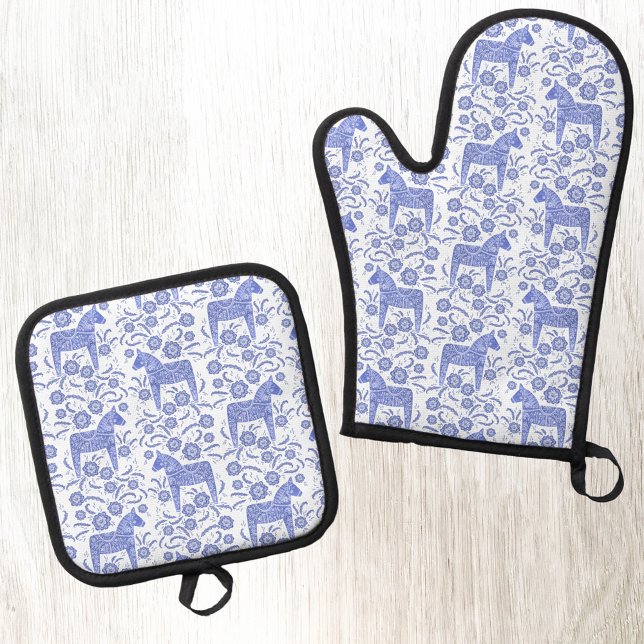 Swedish Dala Horse Blue and White Oven Mitt & Pot Holder Set (Swedish Dala horse blue and white kitchen oven mitt and pot holder)