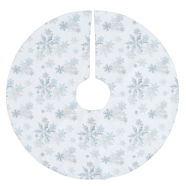 Sweet Snowflake Winter Wonderland Tree Skirt (Front)