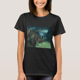 Swimming Turtle Underwater at Tennessee Aquarium i T-Shirt