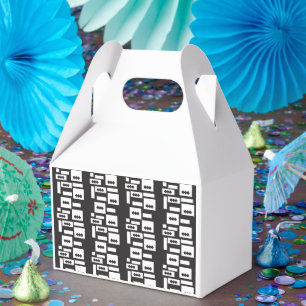 Symmetrical white geometric design with crisp, cle favour box