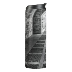 Symmetry in black and white thermal tumbler