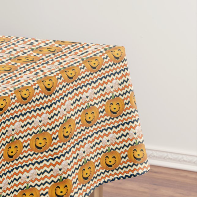 Tablecloth Halloween (In Situ)