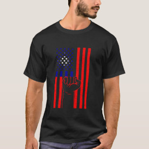 Taiwan Flag USA Handfist Taiwanese Pride Taiwanese T-Shirt