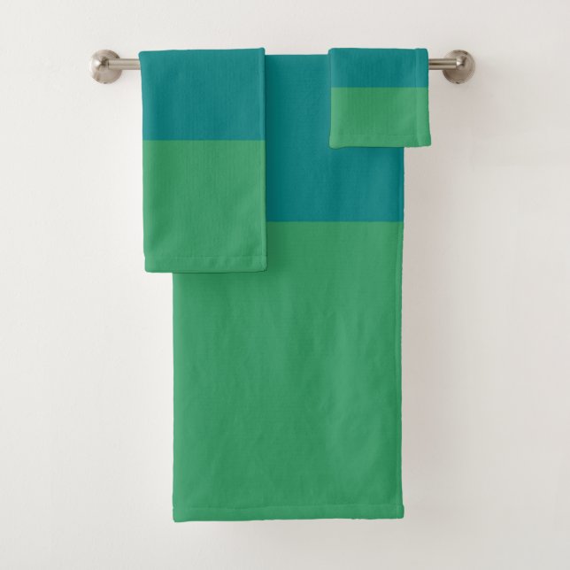 Tanager Turquoise, Teal Blue and Kelly Green Horiz Bath Towel Set (Insitu)