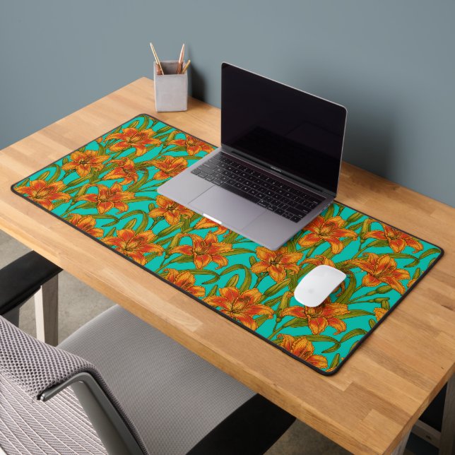 Tawny dailily flowers desk mat (Office 2)