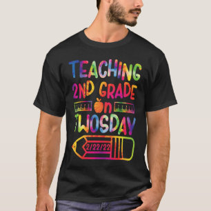 Teaching 2nd Grade on Twosday 2222022 T-Shirt
