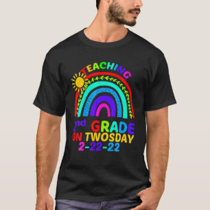 Teaching 2Nd Grade On Twosday 2-22-22 22Nd Februar T-Shirt
