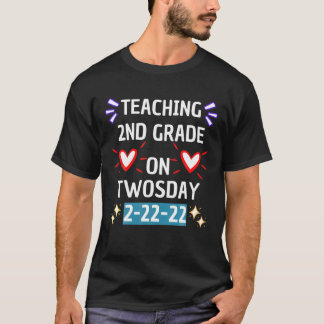 Teaching 2Nd Grade On Twosday 2-22-22 22Nd Februar T-Shirt