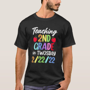 Teaching 2Nd Grade On Twosday 2-22-22 22Nd Februar T-Shirt