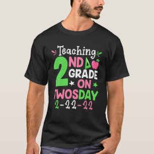 Teaching 2Nd Grade On Twosday 2-22-22 22Nd Februar T-Shirt