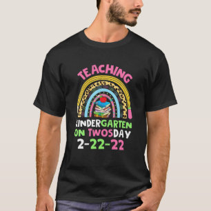 Teaching Kindergarten Grade On Twosday 2-22-22 22N T-Shirt