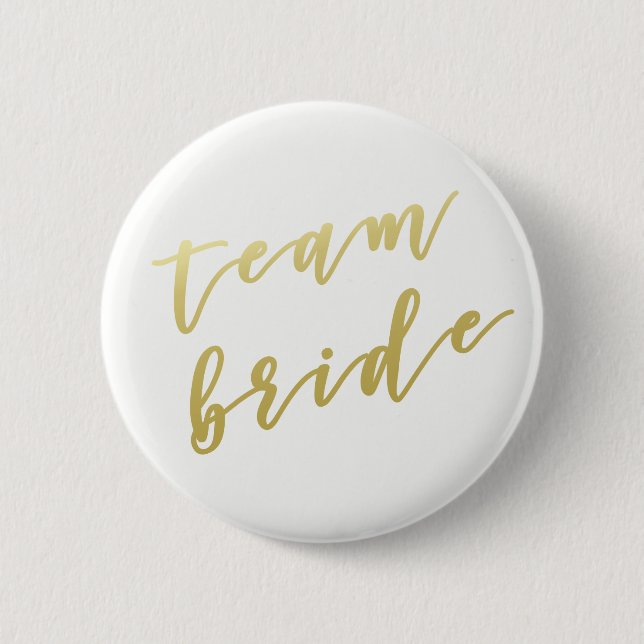 Team Bride | Faux Gold Script White 6 Cm Round Badge (Front)