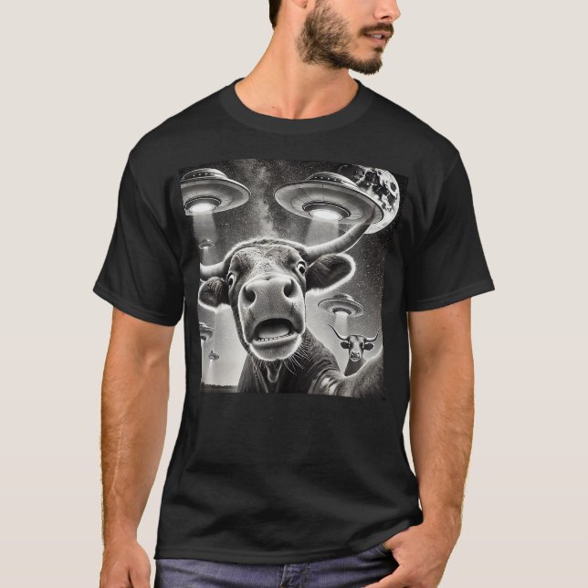 Texas Funny Cow Alien Weird Texas Cow selfie with  T-Shirt (Front)
