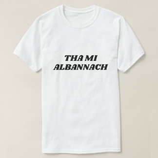 Tha mi Albannach, i am scottish in Scottish Gaelic T-Shirt