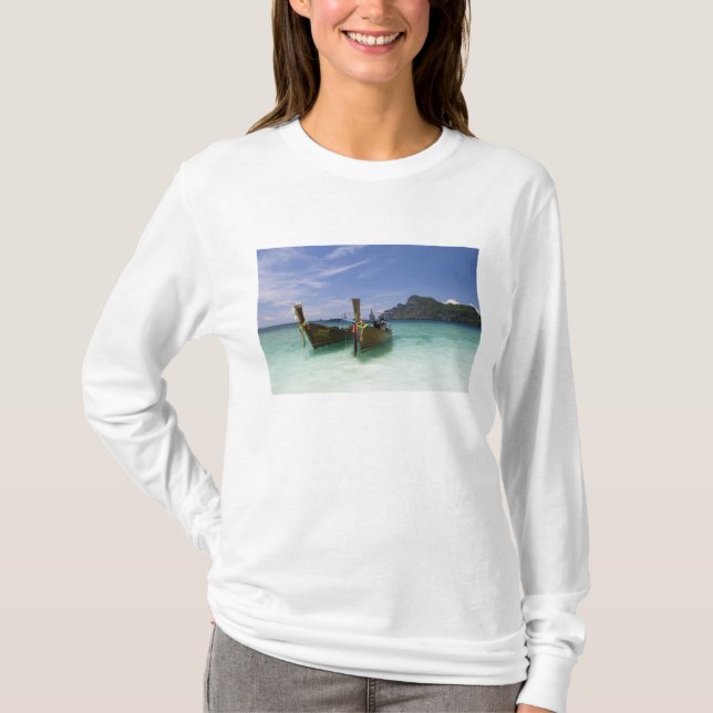 Thailand, Phi Phi Don Island, Yong Kasem beach, T-Shirt (Front)