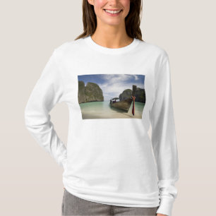 Thailand, Phi Phi Lay Island, Maya Bay. T-Shirt
