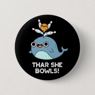 Thar She Bowls Funny Whale Bowling Pun Dark BG 6 Cm Round Badge