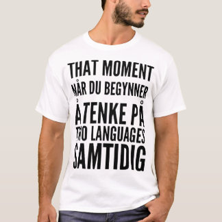 that moment nar du begynner a tenke pa two languag T-Shirt