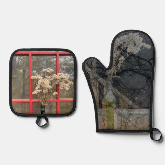 The 13th Skult.  Oven Mitt & Pot Holder Set