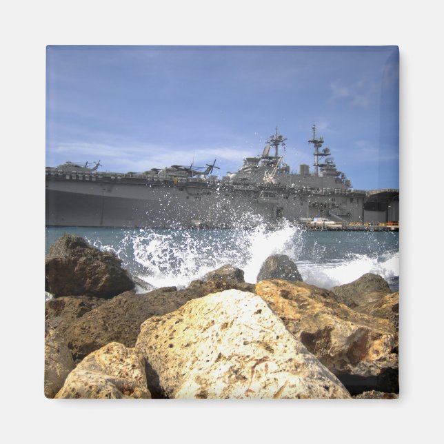 The amphibious assault ship USS Kearsarge Magnet (Front)