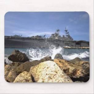 The amphibious assault ship USS Kearsarge Mouse Pad