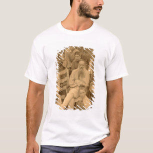 The author Leo Tolstoy with his family T-Shirt