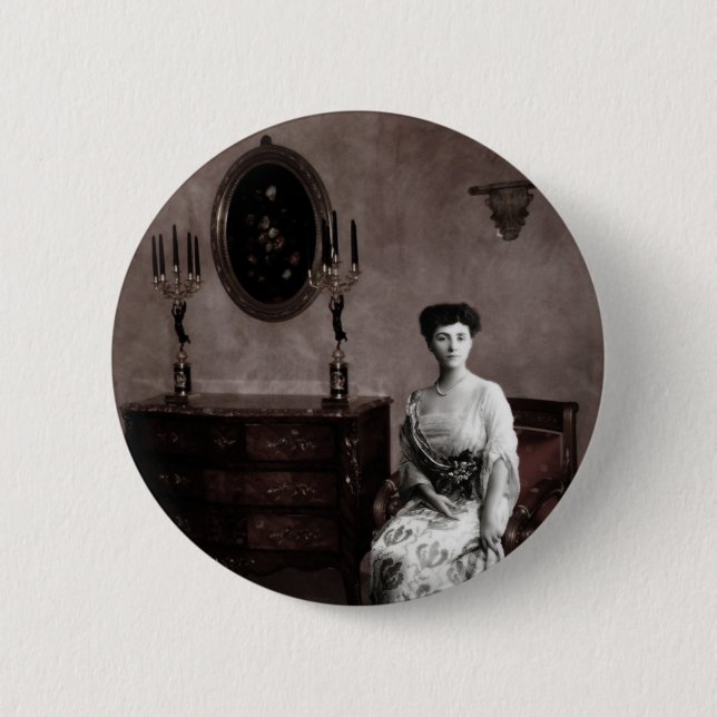 The feminine ghost 6 cm round badge (Front)