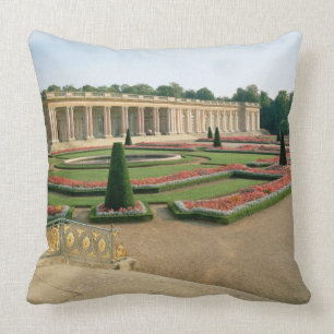 The Garden Facade of the Grand Trianon, 1687 (phot Cushion