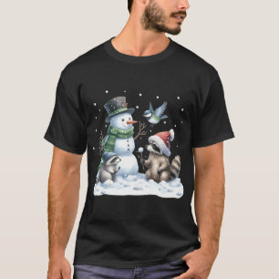 The green knight preparing to battle Sir Beaumains T-Shirt