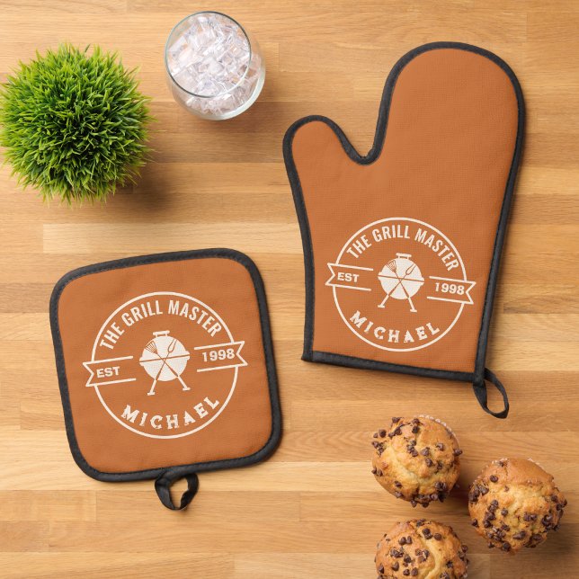 The Grill Master Established Year Burnt Orange Oven Mitt & Pot Holder Set (grill master mitts fathers day birthday cooking dad chef grandpa baking bbq barbeque vintage retro)