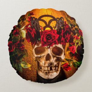 The human skull on the black table lies in the ros round cushion