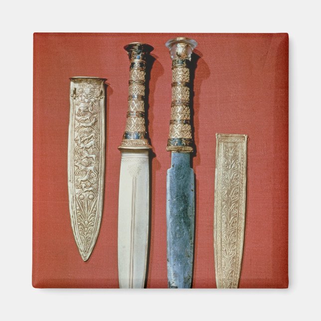 The king's two daggers, from tomb of magnet (Front)