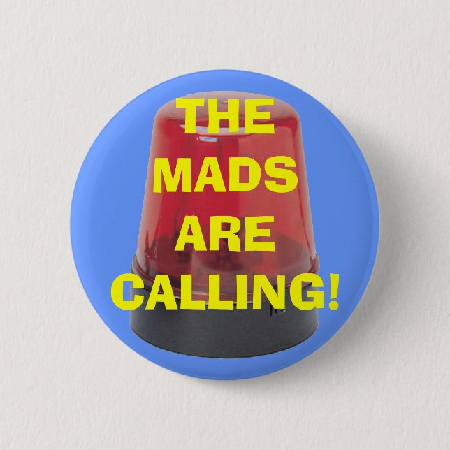 THE MADS ARE CALLING! 6 CM ROUND BADGE (Front)