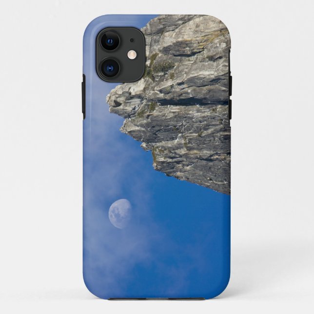 The moon rises and shines through the clouds Case-Mate iPhone case (Back)