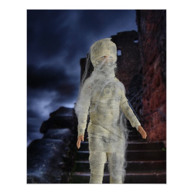 The Mummy escape from Egypt. Halloween Poster (Front)