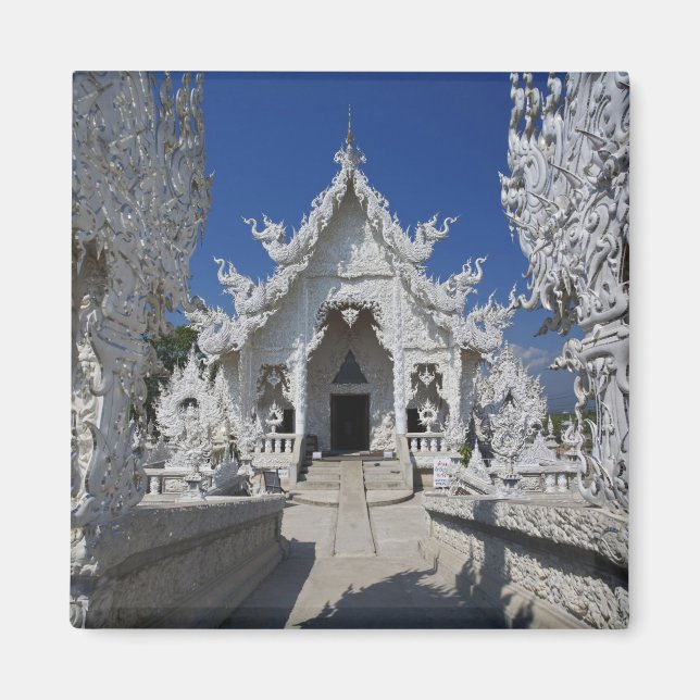 The new all white temple of Wat Rong Khun in Magnet (Front)