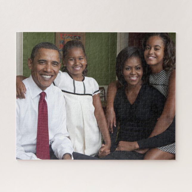 THE OBAMA FAMILY JIGSAW PUZZLE (Horizontal)