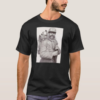 The Poilu serving in the Great War T-Shirt