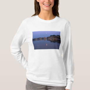 The Pont St. Benezet bridge in Avignon on the T-Shirt