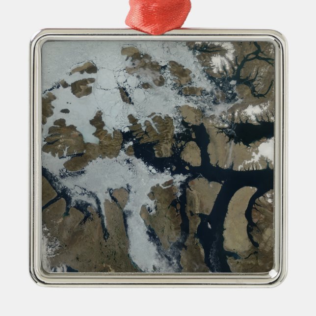 The Queen Elizabeth Islands Metal Tree Decoration (Front)