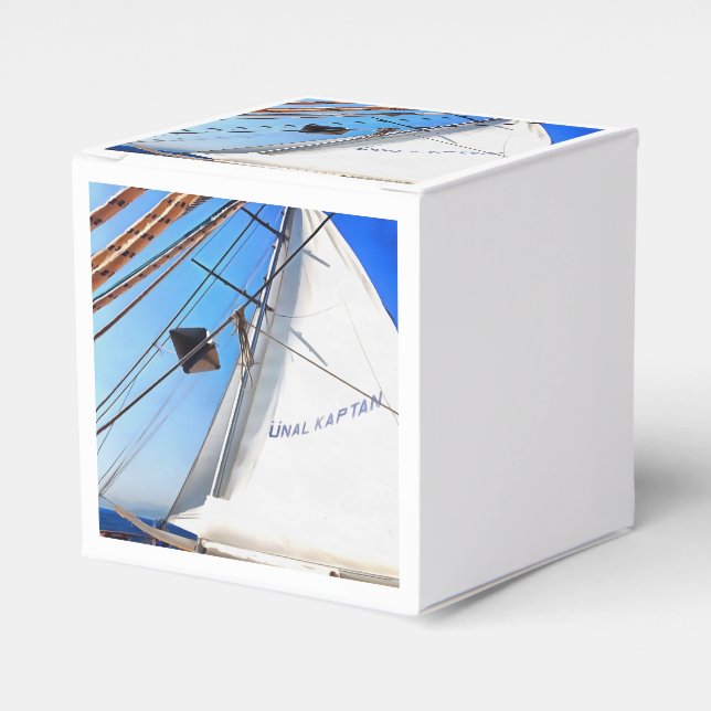 The Realist Adjusts The Sails Nautical Art Favour Box (Front Side)
