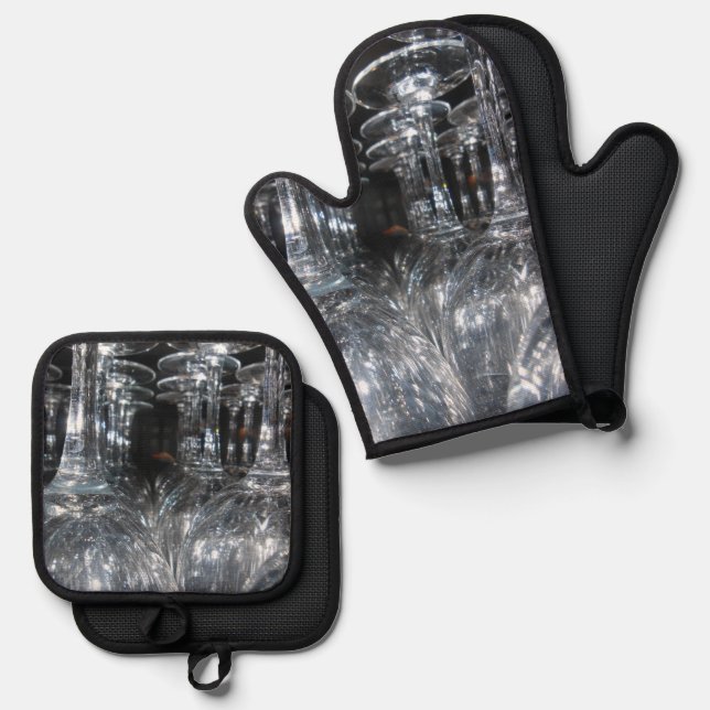 The Role of the Outspoken Oven Mitt & Pot Holder Set (Front/Back)