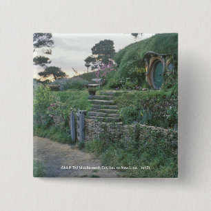 THE SHIRE™ 15 CM SQUARE BADGE