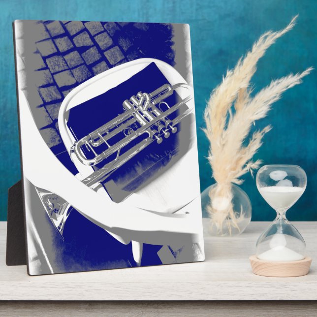 The silent trumpet plaque (Side)