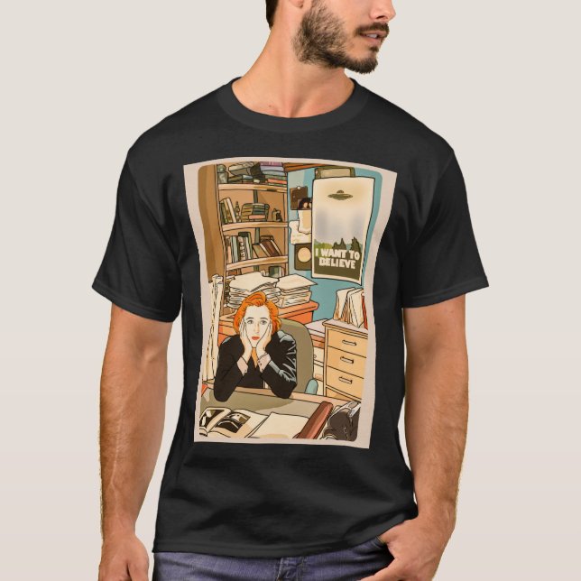 The skeptical Dana Scully in the Mulder s office T T-Shirt (Front)
