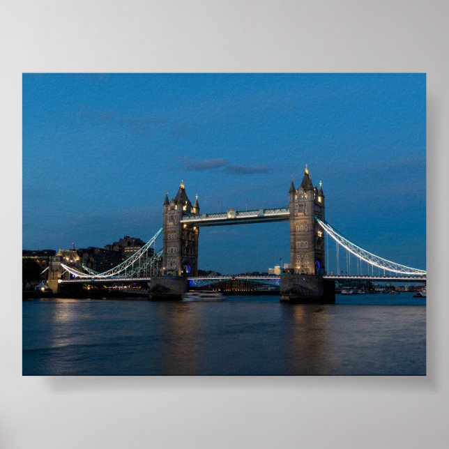 The tower bridge at blue hour poster (Front)