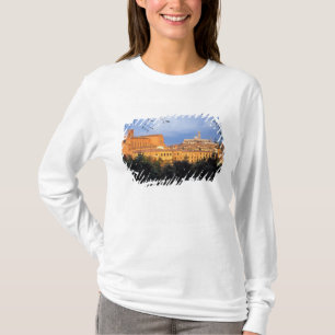 The Tuscan village of Sienna, Italy. T-Shirt